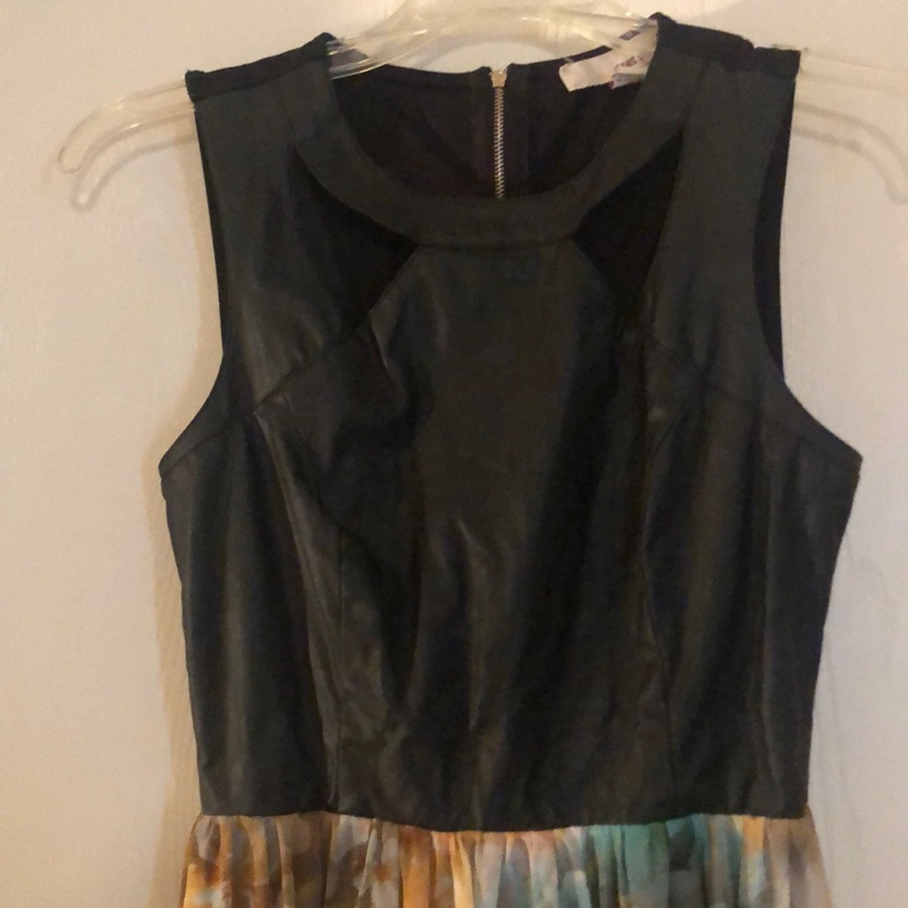 Dress - Picture 3 of 4